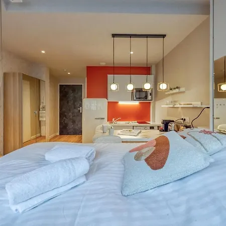 R'apparts Luxury 8 Apartment *